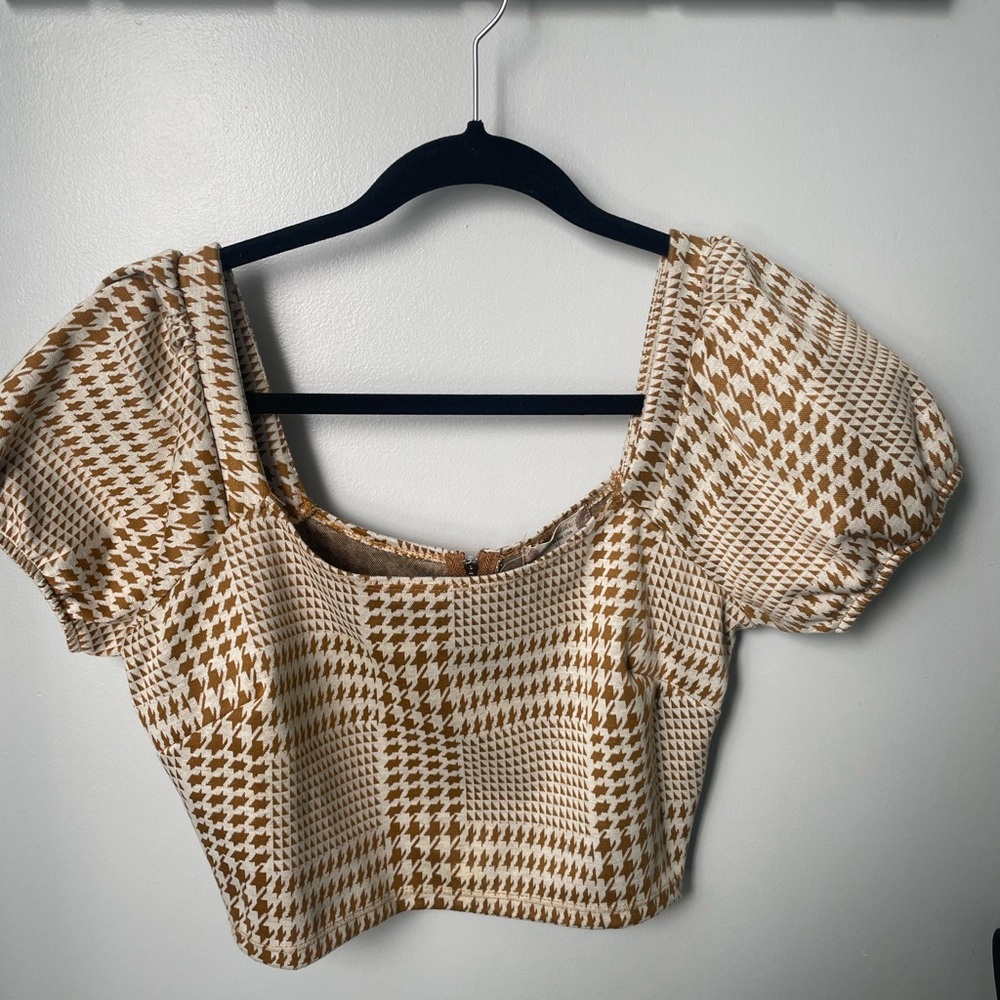 Brown pattered crop top w/ zipper back